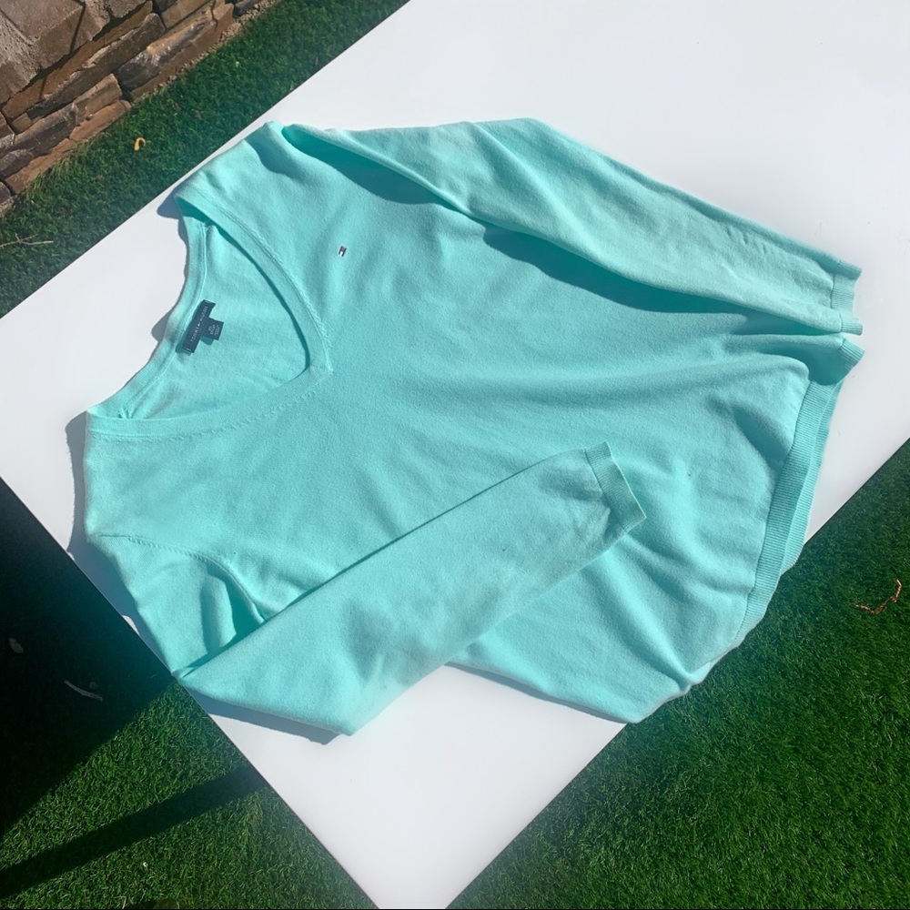 TOMMY HILFIGER V NECK SWEATER